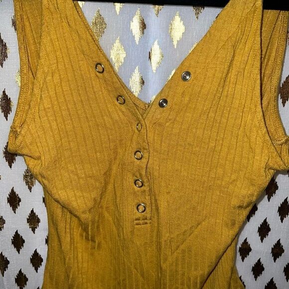 💖5/$40 Mustard yellow bodysuit size S - Picture 2 of 4